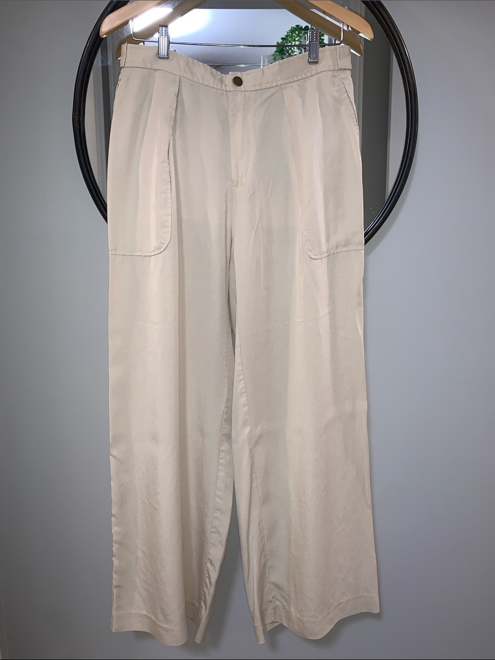 Banana Republic Women’s Beige Wide-Leg Pants - Classic Neutral